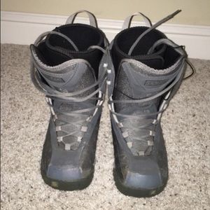 Snowboarding boots